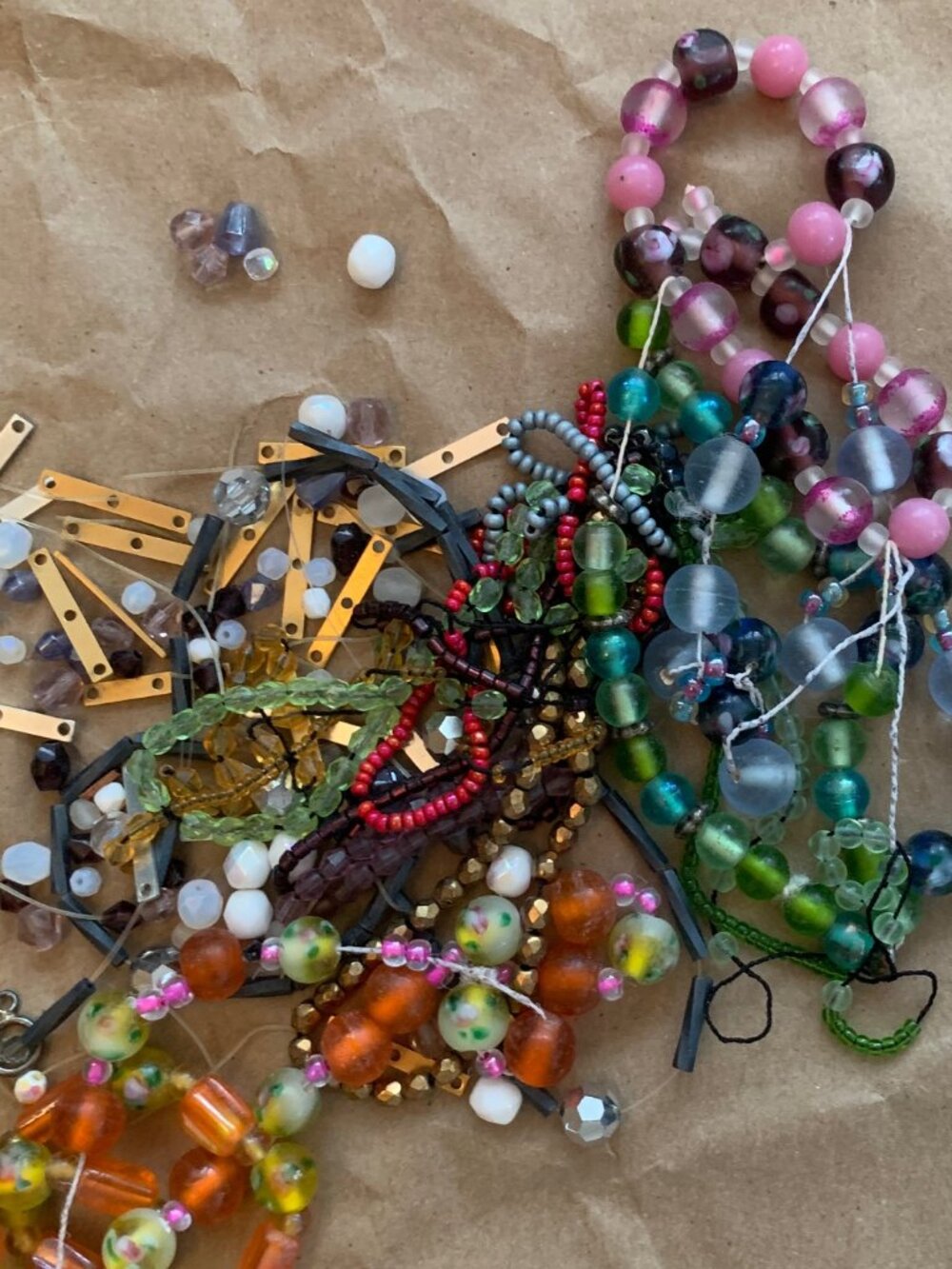 BEADS FROM BROKEN NECKLACE AND BRACELETS.